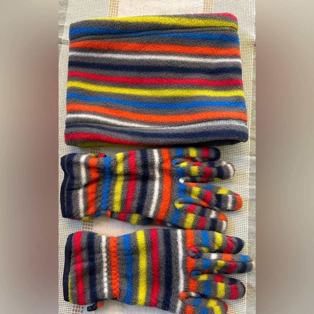 LL Bean Kids Large Fleece Gloves & Neck Warmer